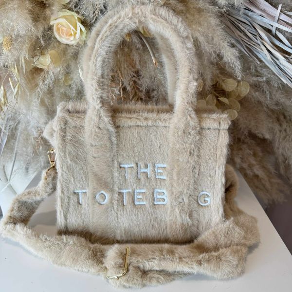 10 Punten.... FAKE FUR TOTE BAG APRICOT