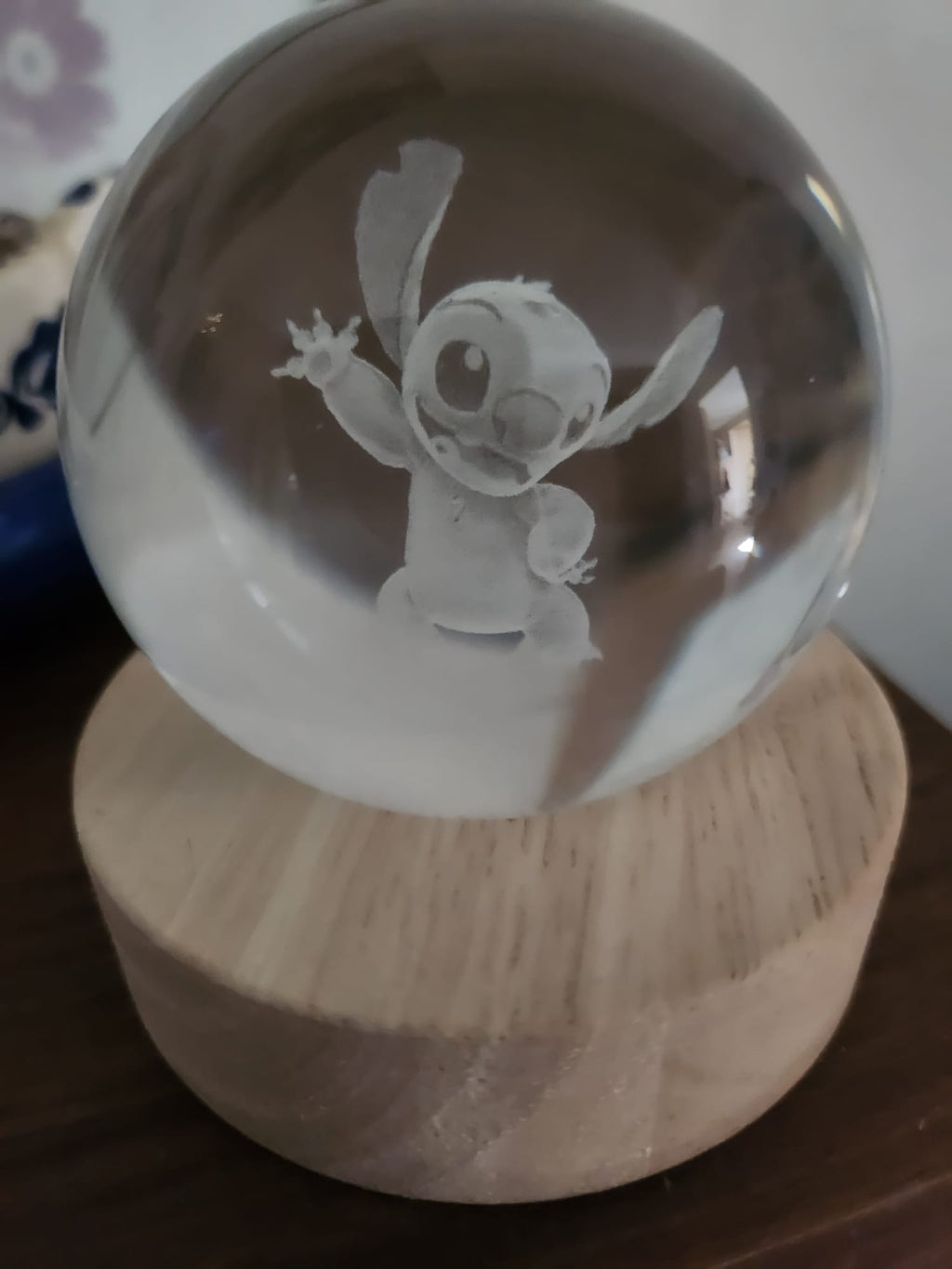 64 Punten.... Kristallen bol met vrolijke Stitch