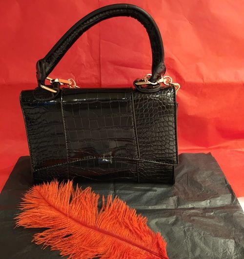 Schattig zwart tasje lakleer – dames