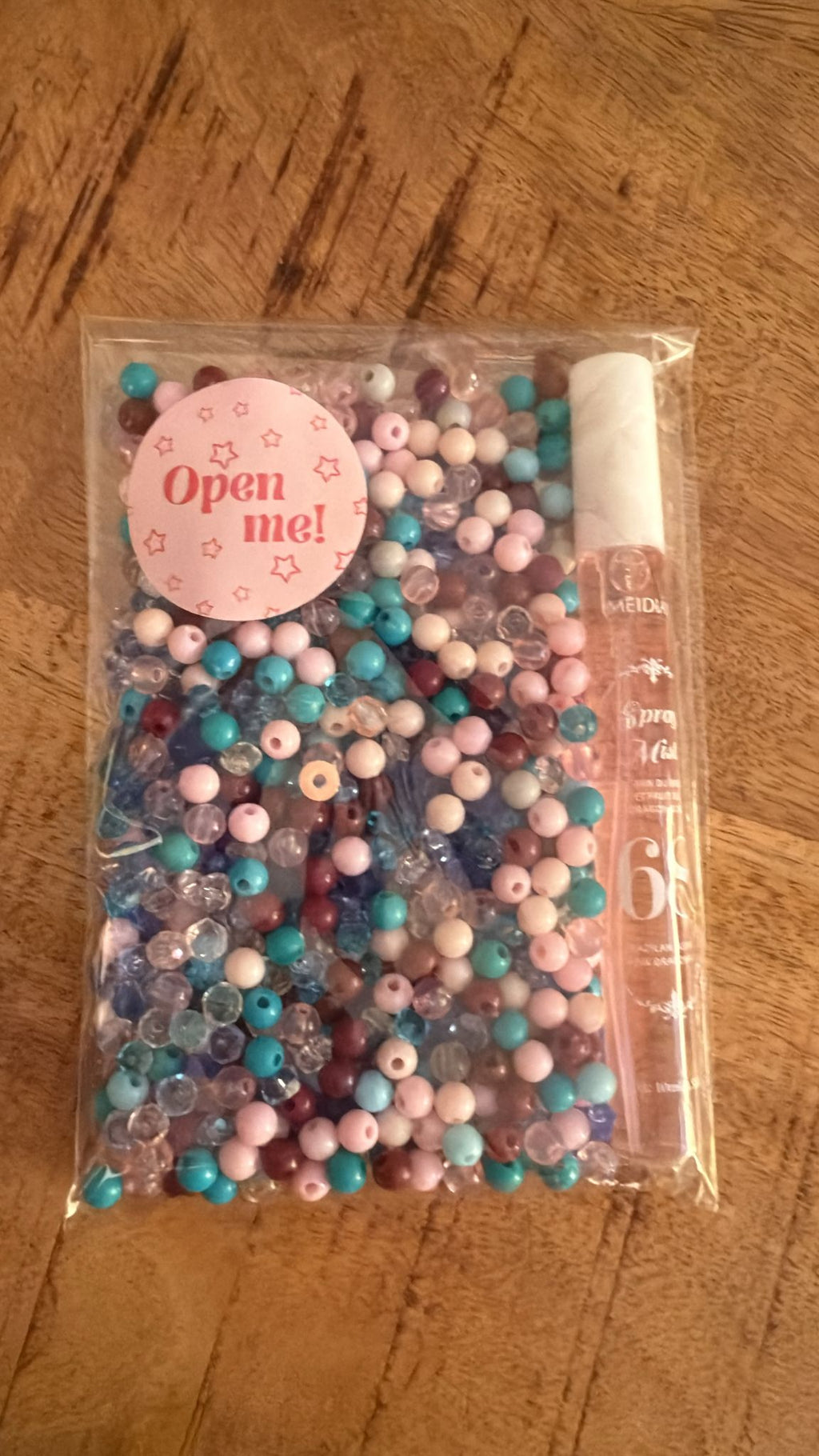 15 Punten.... Zakje met mooie geleurde kralen