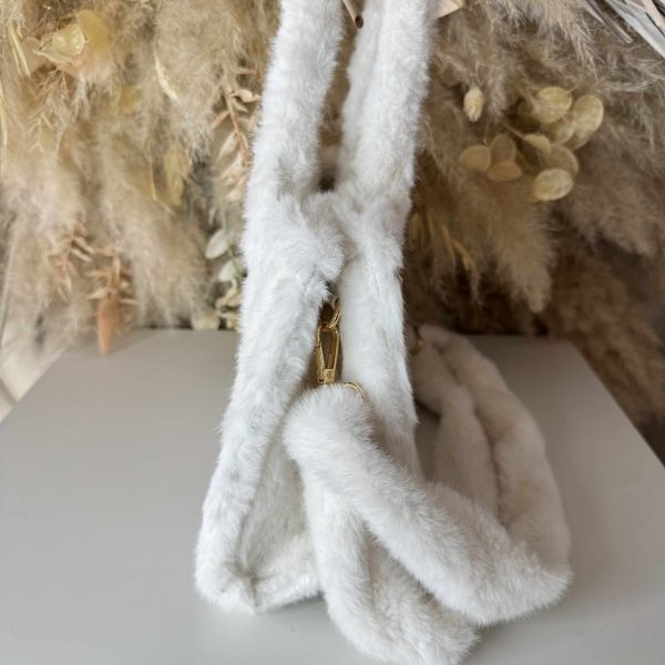 10 Punten.... FAKE FUR TOTE BAG NATUUR WIT