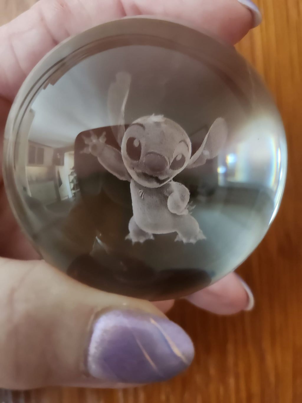 64 Punten.... Kristallen bol met vrolijke Stitch