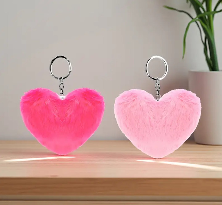 08 Punten.... Hartvormige Pluchen Sleutel - Tassen hanger