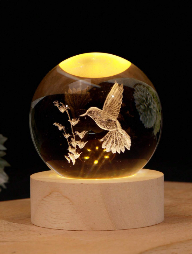 Kristallen bol met vliegende Kolibrie