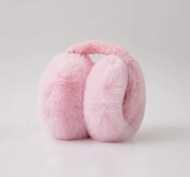 25 Punten.... Fluffy zacht Roze oorwarmers.