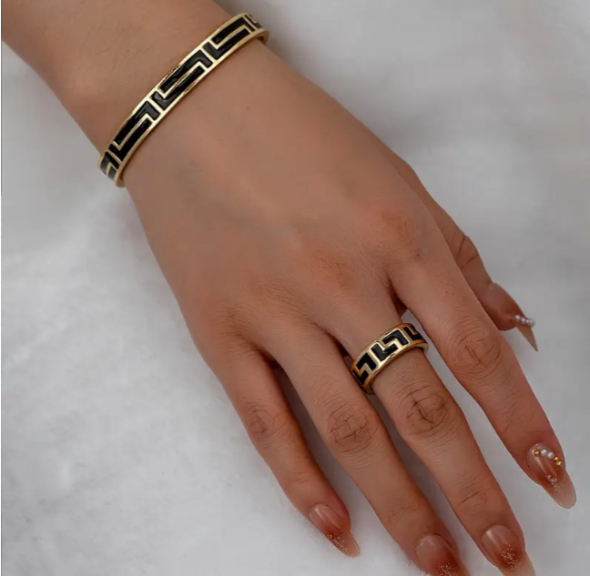 Stijlvolle metalen druppelarmband-ring