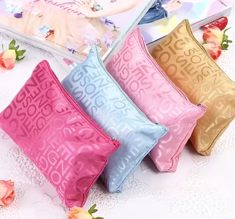 Willekeurige kleur klein toilettasje