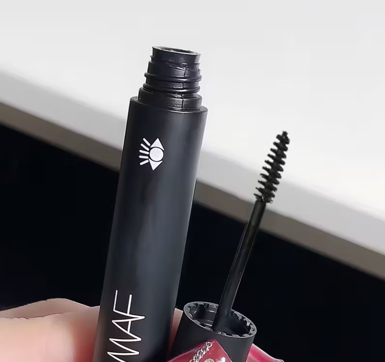 Waterproof zwarte longlasting mascara