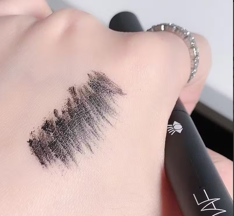 Waterproof zwarte longlasting mascara