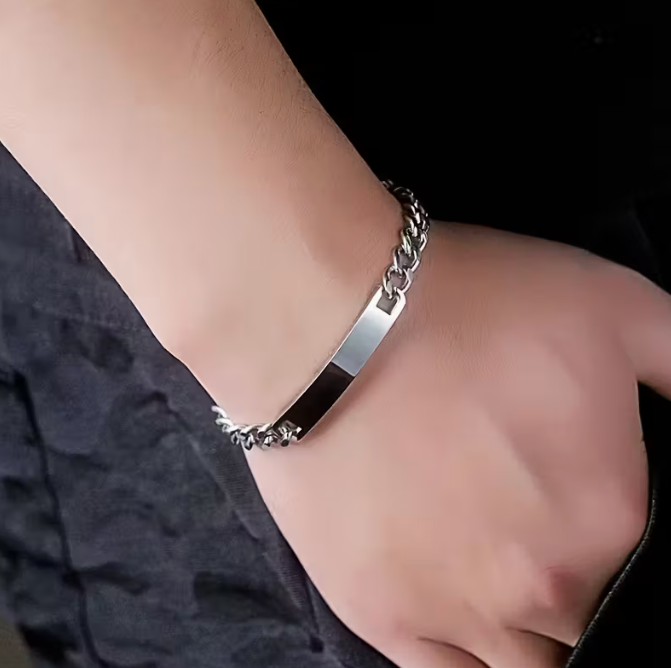 Een titaniumstalen vierkante armband - Heren