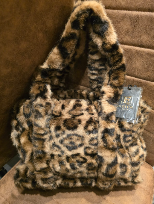 Super leuke fluffy tas donker panter kleur