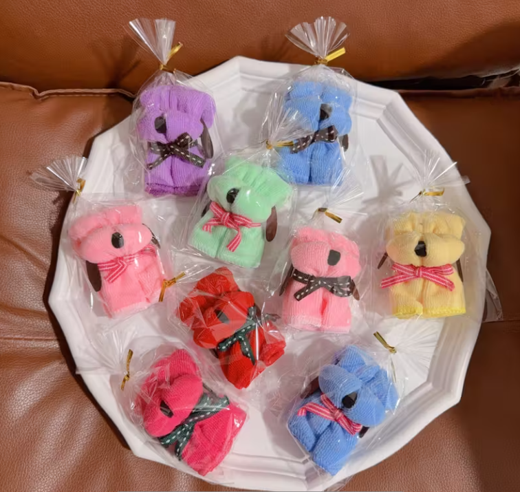 Willekeurige kleur  klein puppy handdoek