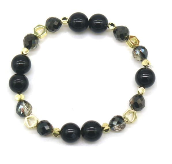 Een willekeurige kleur kralenarmband