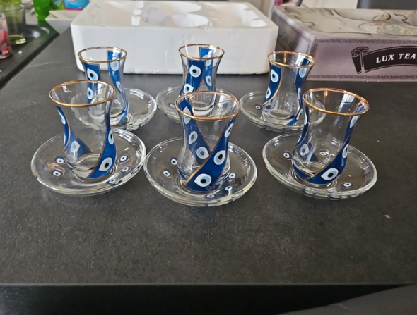 Set van thee glazen met boze oog