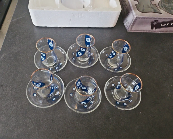 Set van thee glazen met boze oog