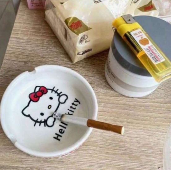 16 Punten.... Hello Kitty Asbak