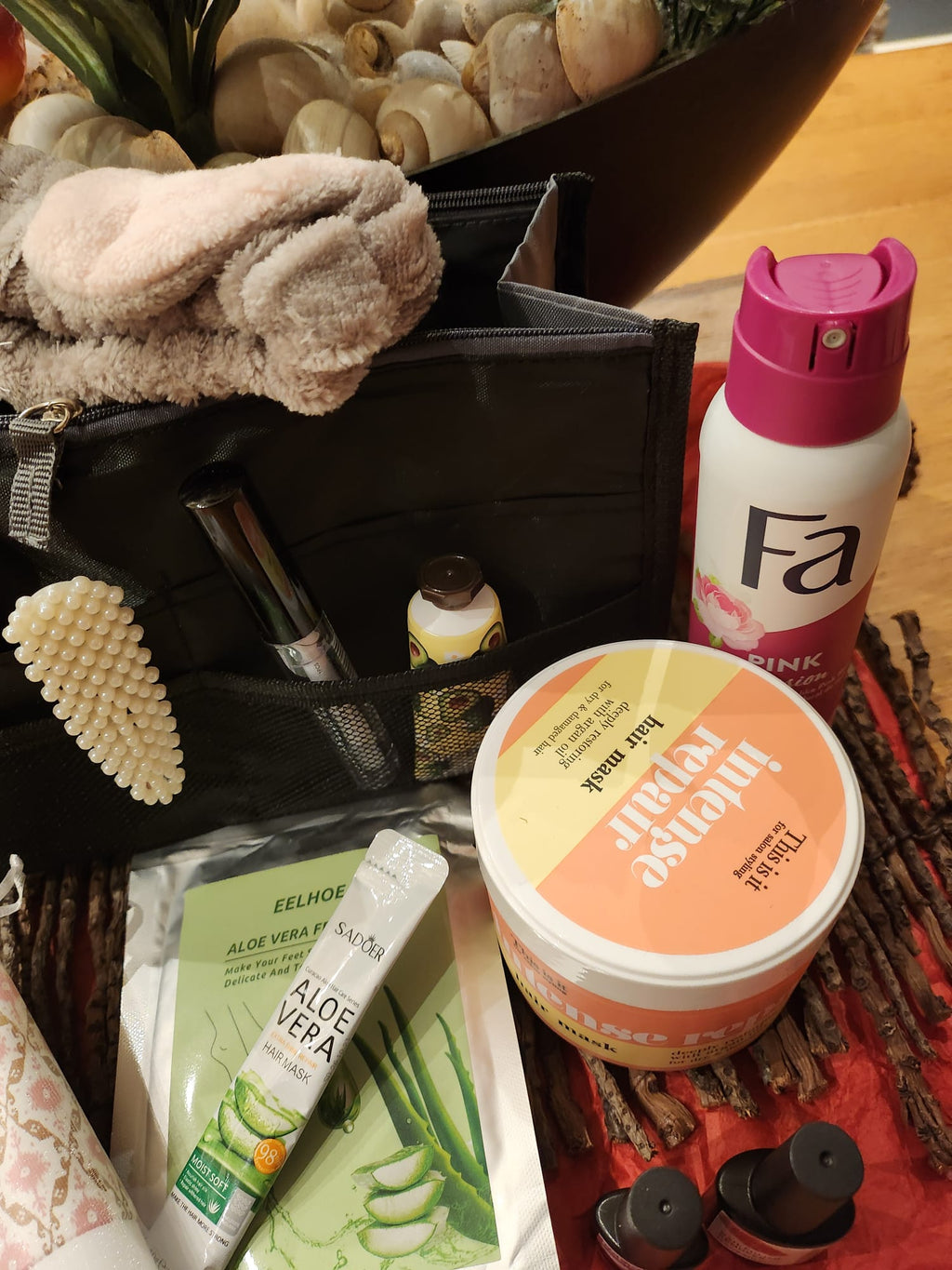 Zwarte gevulde toilettas