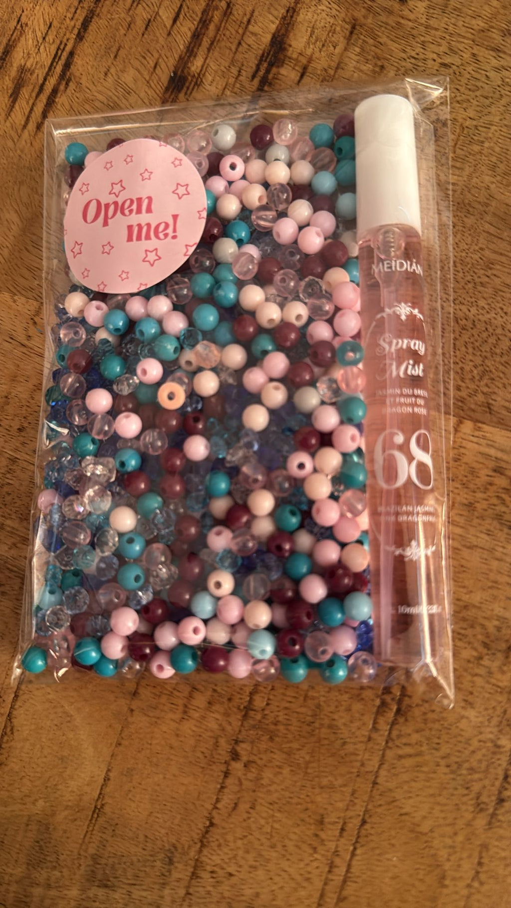 15 Punten.... Zakje met mooie geleurde kralen