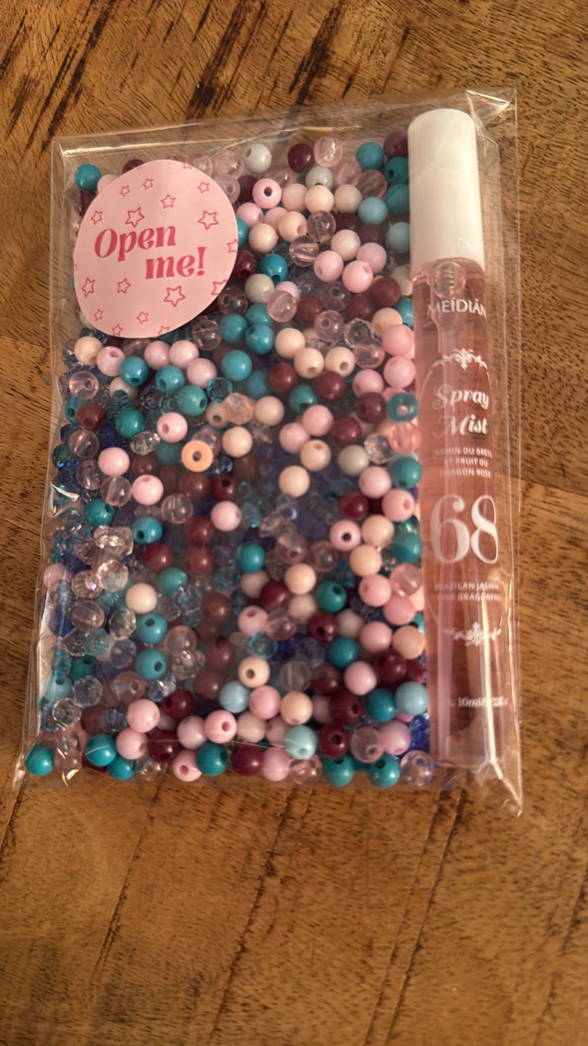 15 Punten.... Zakje met mooie geleurde kralen